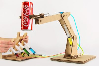construye un brazo robot hidraulico de carton y jeringas un proyecto de diy innovador