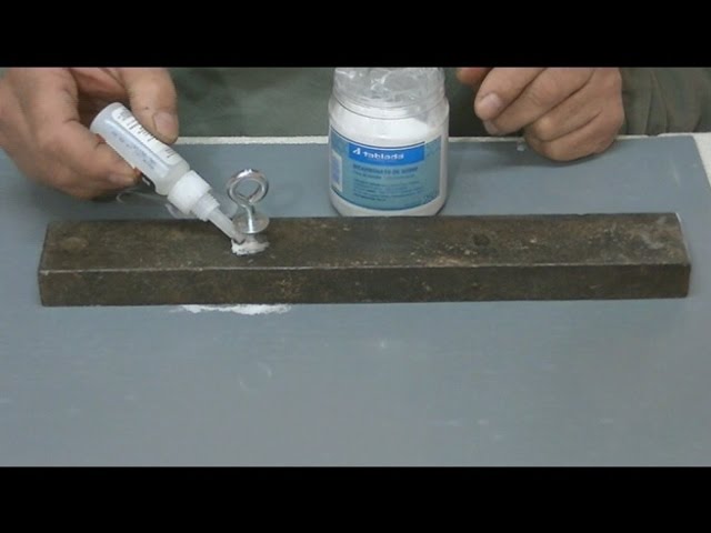 crea un pegamento indestructible con superglue y bicarbonato de sodio para reparar cualquier dano