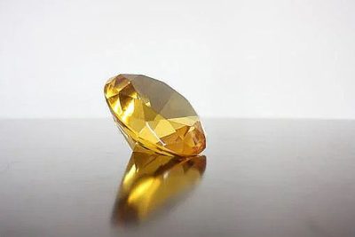diamante amarillo